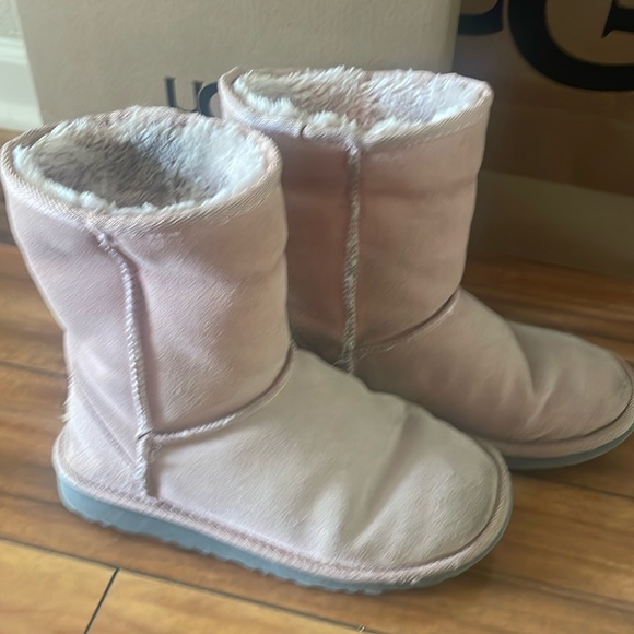PINK UGGS 🥰 - Picture 3 of 8